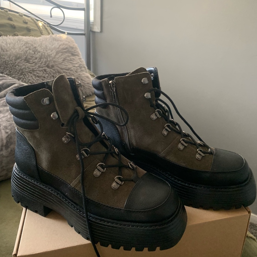Vince Camuto Black and dark green Lace-Up Boots
